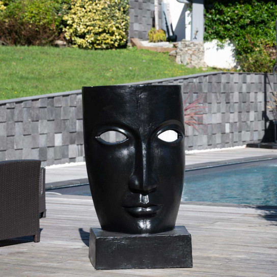 Design black large garden face