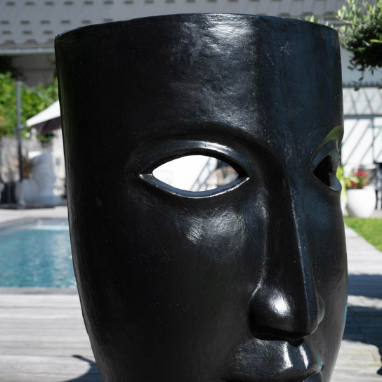 Design black large garden face
