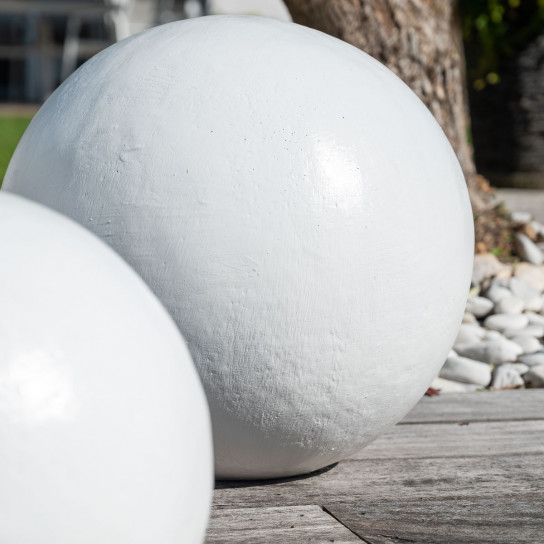 Garden decorative balls trio in white