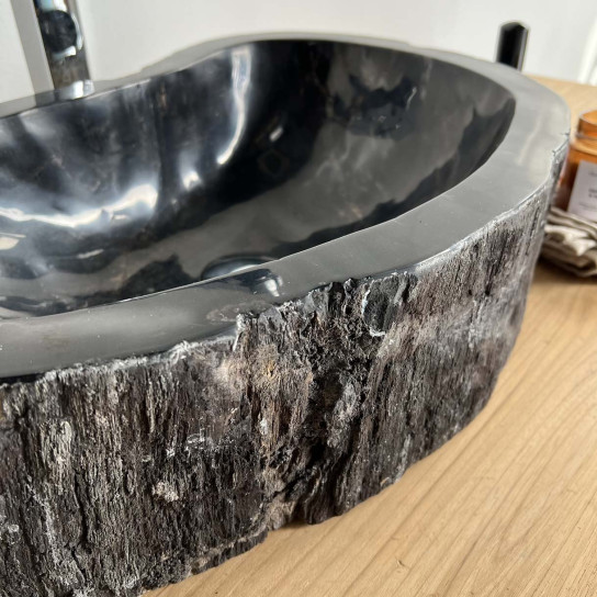 Single countertop washbasin in black fossilized wood