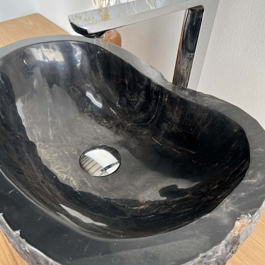 Single countertop washbasin in black fossilized wood